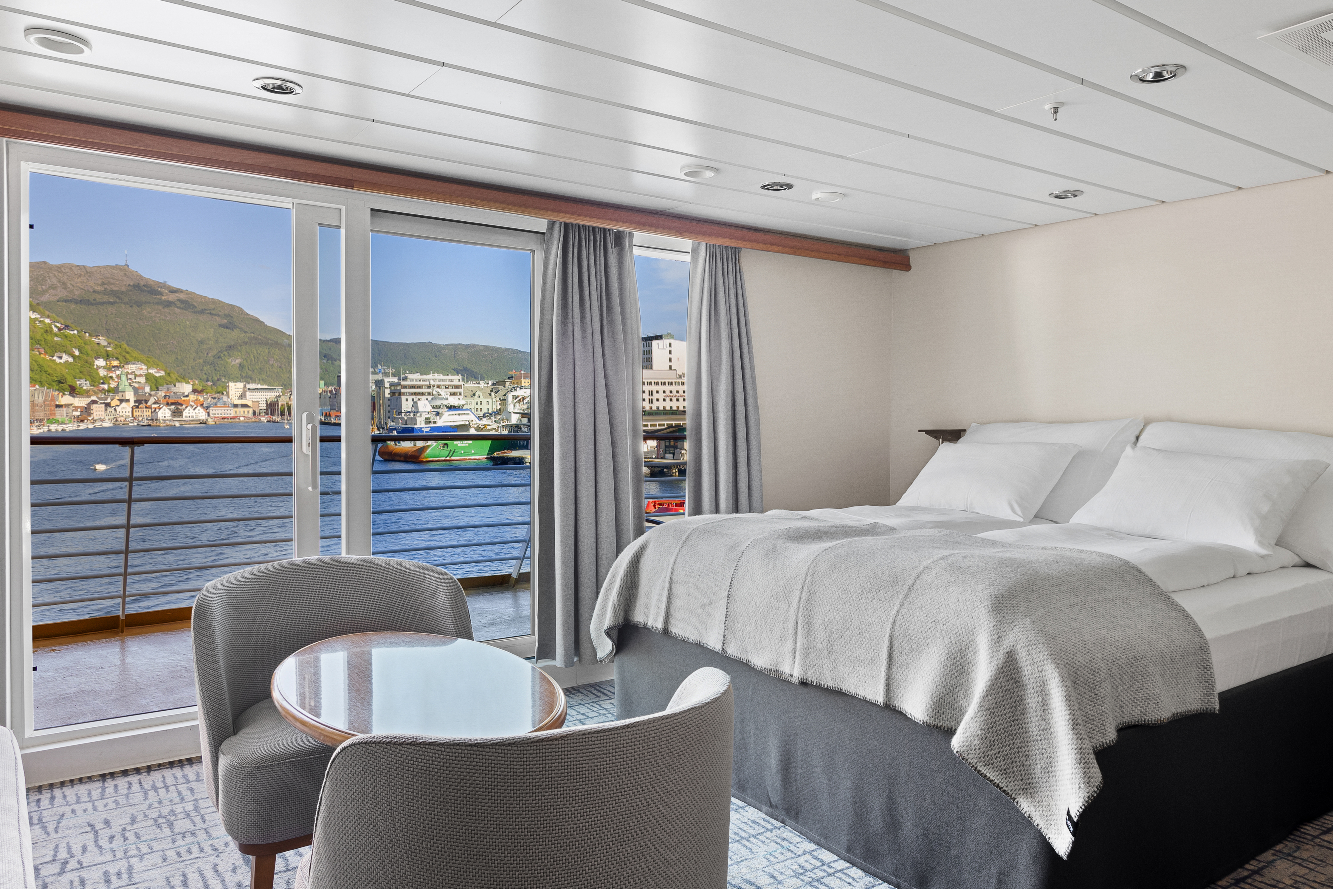 Expedition Suite | Suite on middle deck with balcony